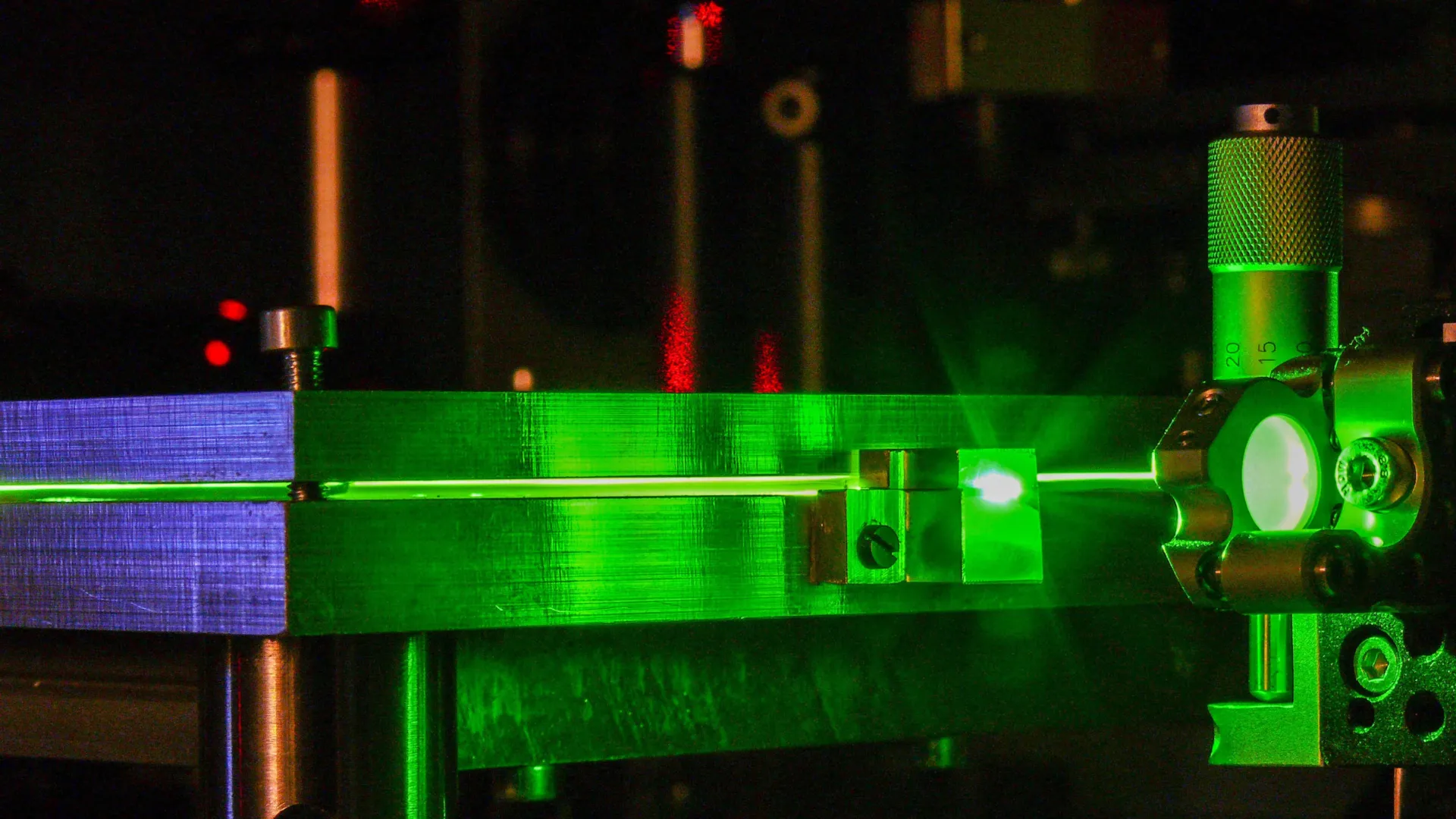 scientists-capture-real-time-birth-of-ultrafast-laser-pulses
