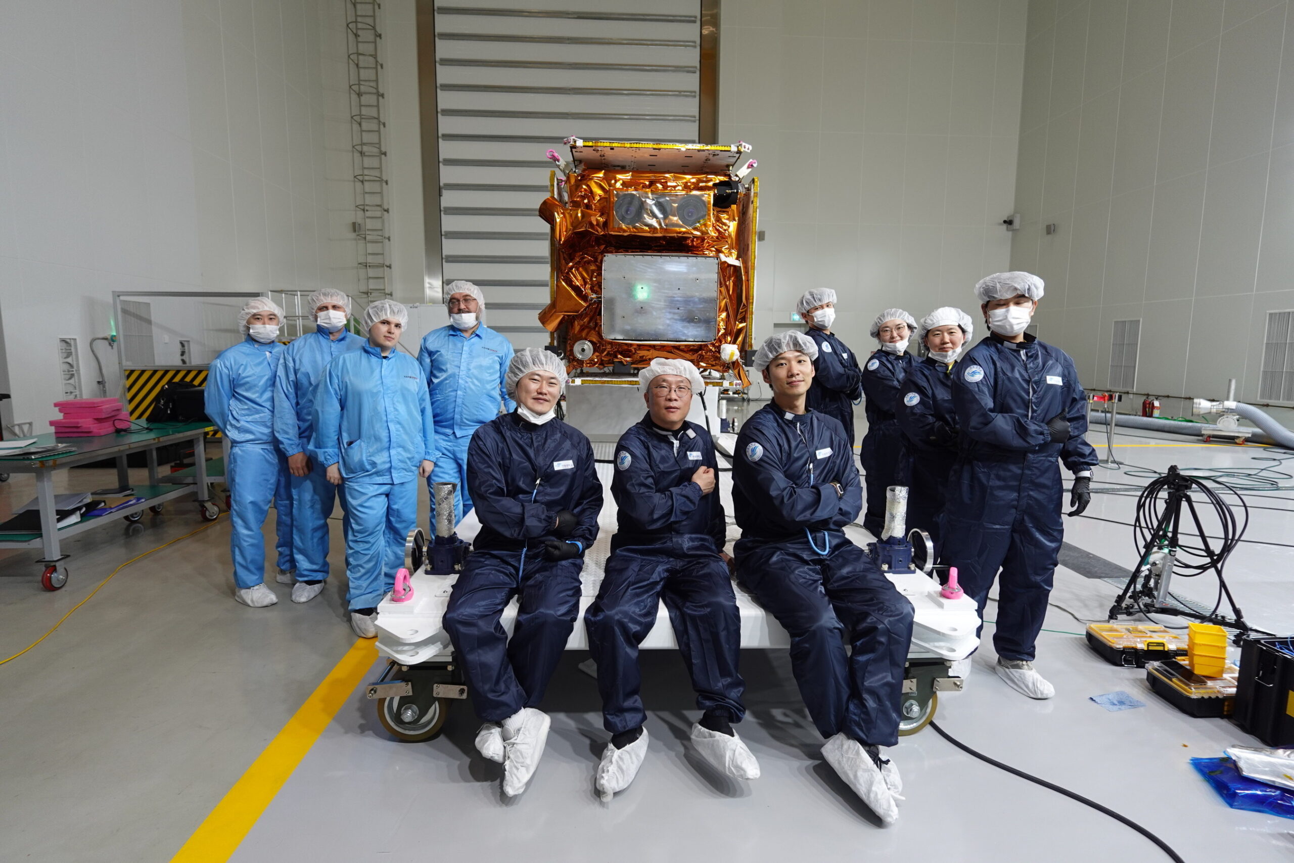 professor-chan-heum-park’s-team-at-hallym-university-chuncheon-sacred-heart-hospital-sends-their-self-developed-“biocabinet”-to-space-aboard-nuri-rocket
