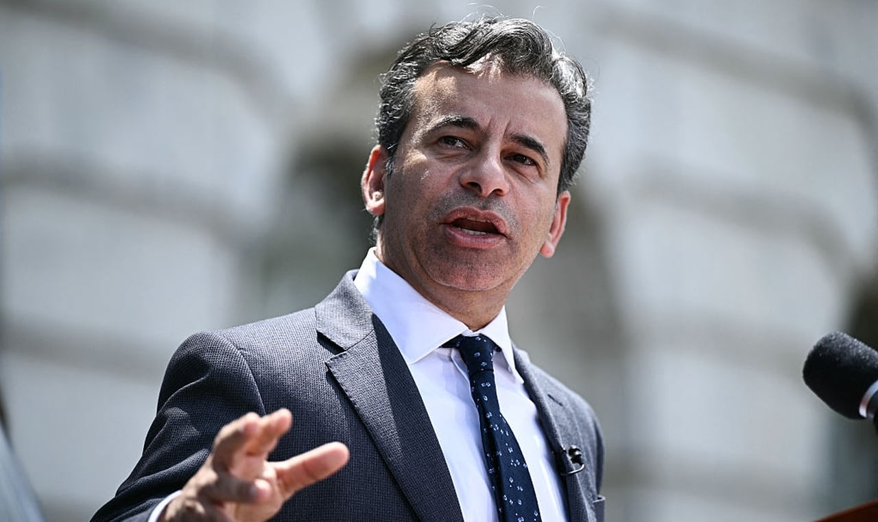 lawmakers-probe-fda’s-new-priority-voucher-program,-cite-corruption-and-rushed-review-concerns